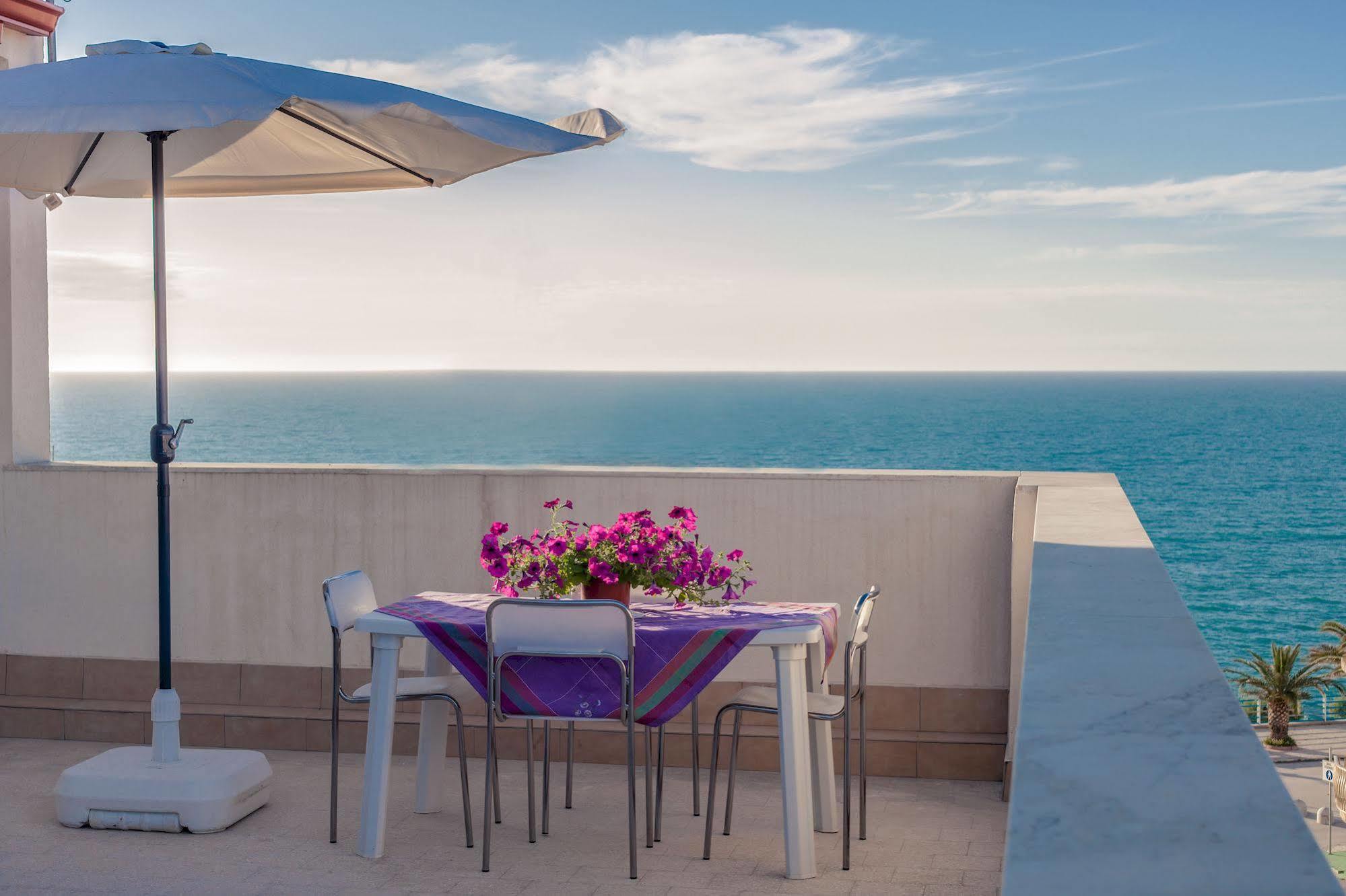 Casa Vacanze Biondo ตรัปเปโต ภายนอก รูปภาพ